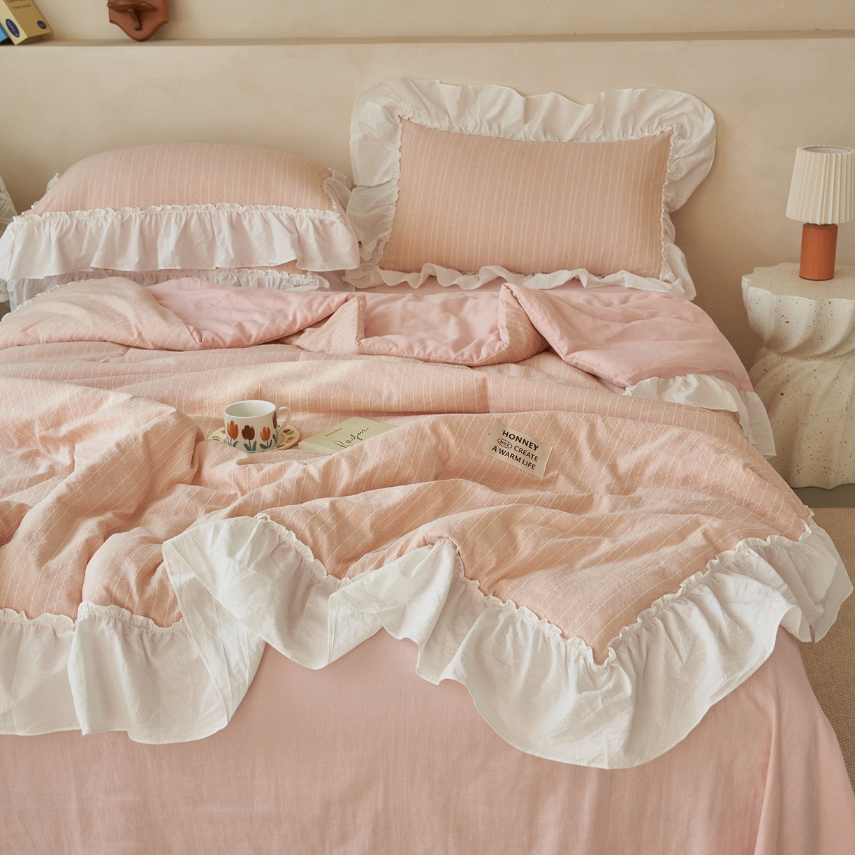 91家纺网 家纺一手货源 找家纺 （总）晨曦家纺 2026新款荷叶花边泡芙纱提花夏凉被四件套可水洗棉夏被四件套少女风