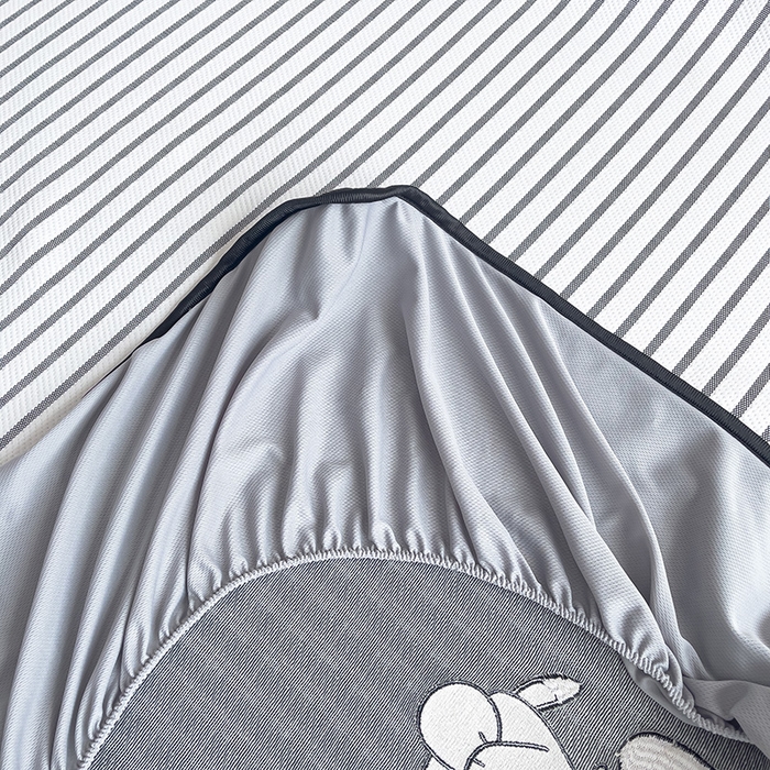 91家纺网 家纺一手货源 找家纺 炫拼家纺 2026新款A类凉豆豆提花条纹卡通刺绣床笠席 条纹-冰淇淋狗