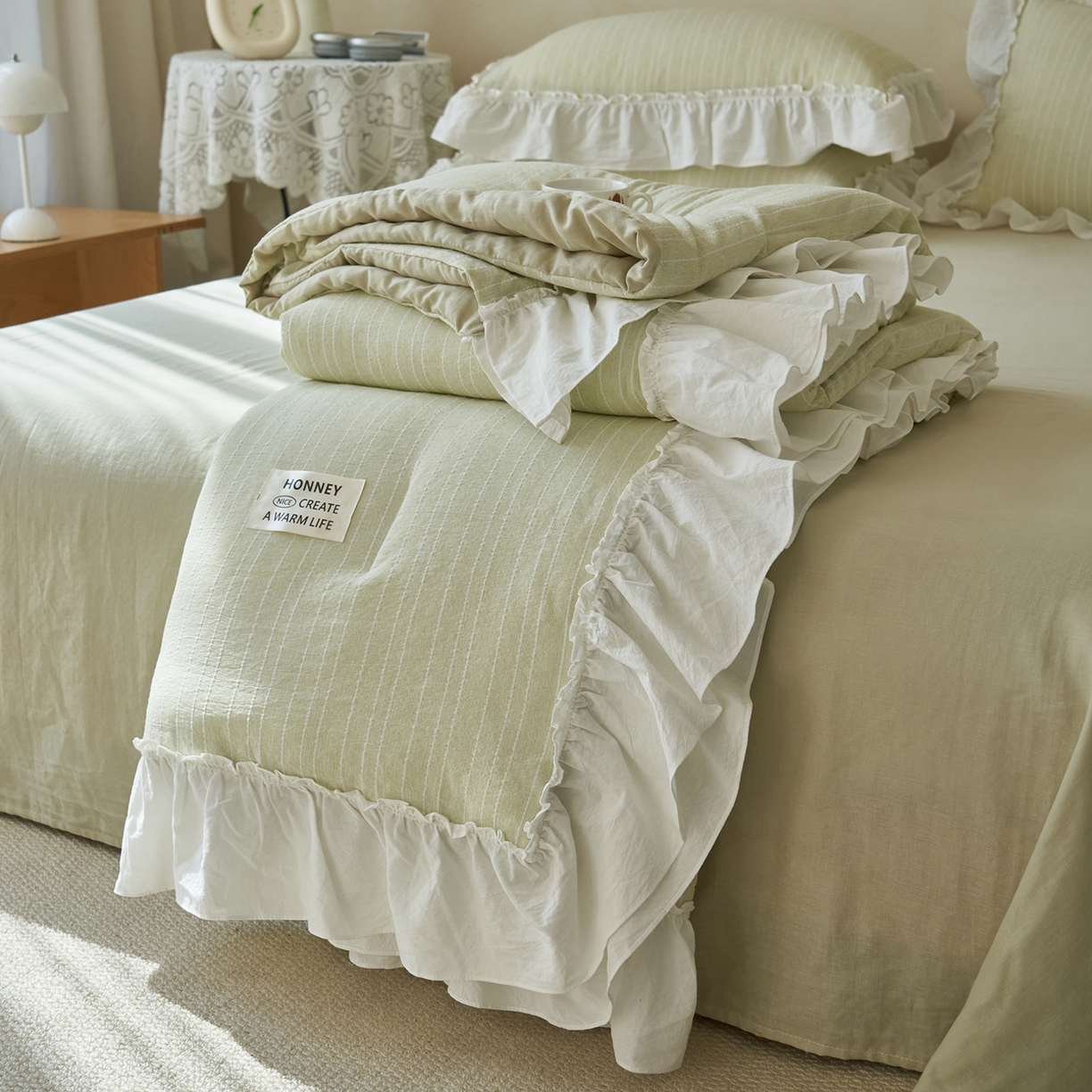 91家纺网 家纺一手货源 找家纺 晨曦家纺 2026新款荷叶花边泡芙纱提花夏凉被四件套可水洗棉夏被四件套少女风 抹茶奶绿