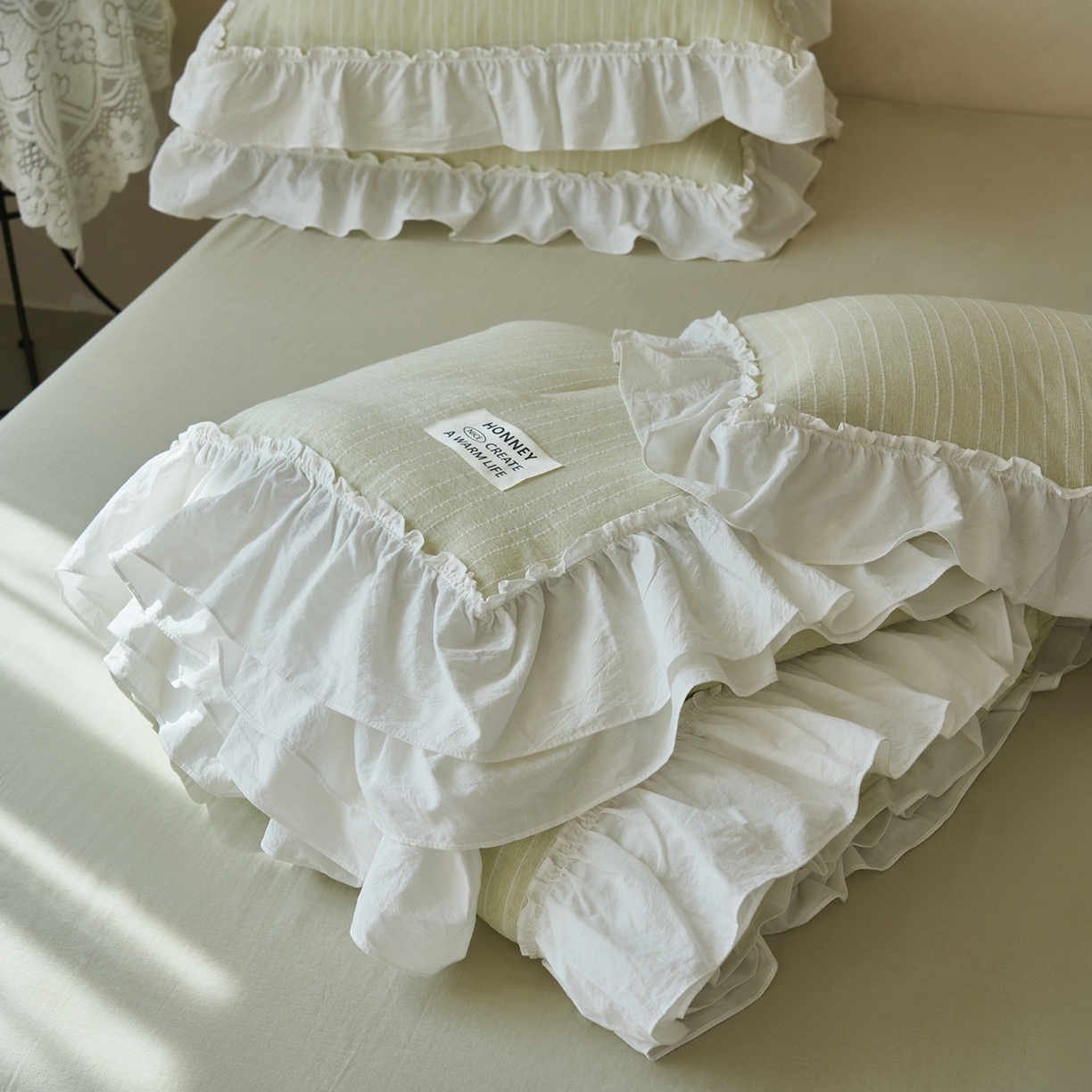 91家纺网 家纺一手货源 找家纺 晨曦家纺 2026新款荷叶花边泡芙纱提花夏凉被四件套可水洗棉夏被四件套少女风 抹茶奶绿