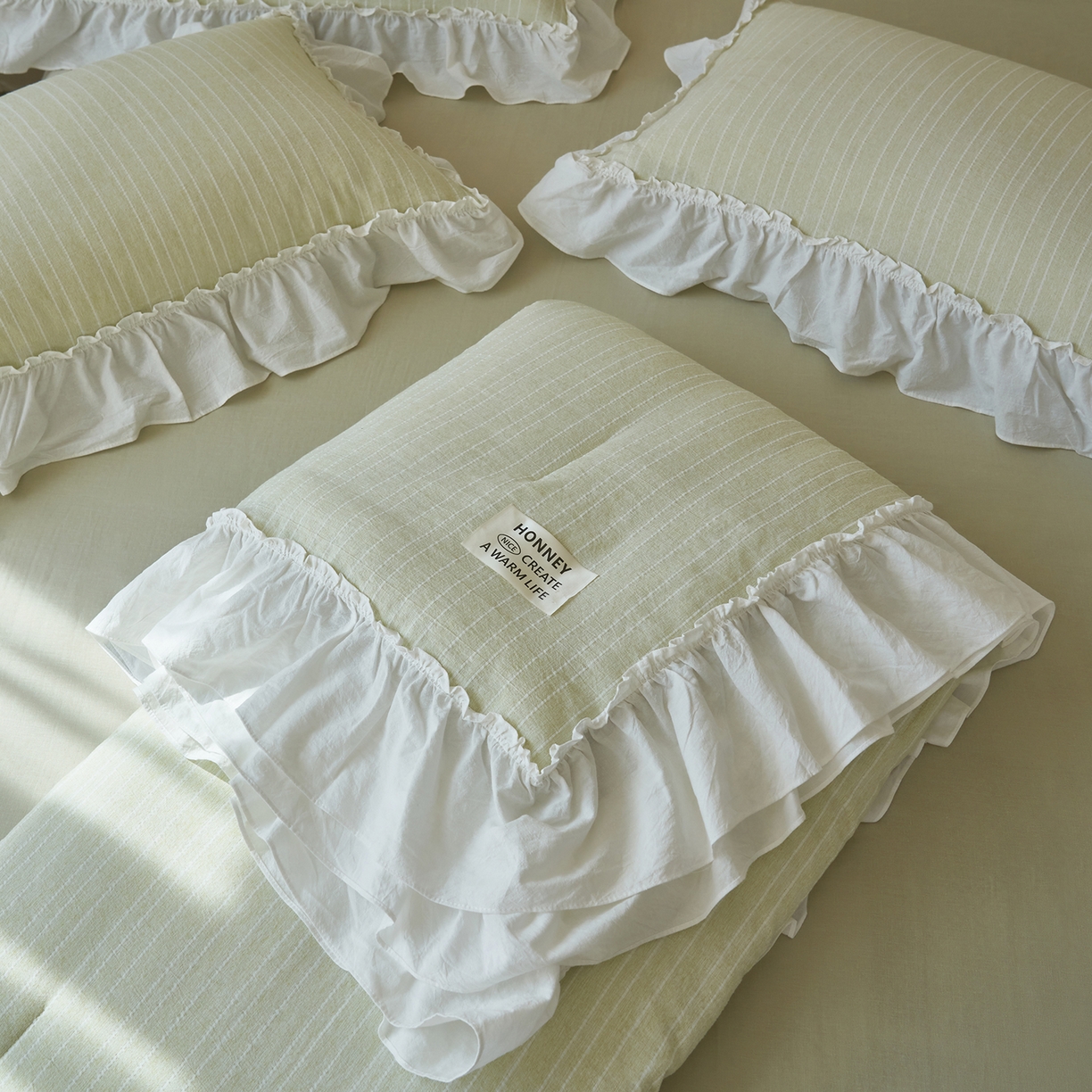 91家纺网 家纺一手货源 找家纺 晨曦家纺 2026新款荷叶花边泡芙纱提花夏凉被四件套可水洗棉夏被四件套少女风 抹茶奶绿