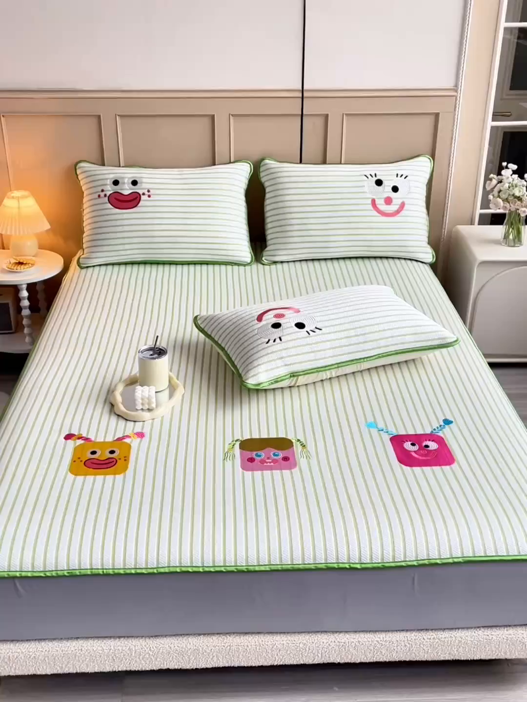 91家纺网 家纺一手货源 找家纺 炫拼家纺 2026新款A类凉豆豆提花条纹卡通刺绣床笠席 条纹-气泡女孩