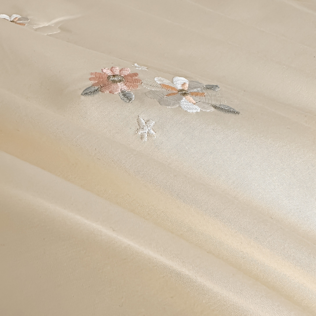 91家纺网 家纺一手货源 找家纺 爱家（原缔乐家纺） 2026新款天丝夏被四件套-轻梦 轻梦-奶昔白