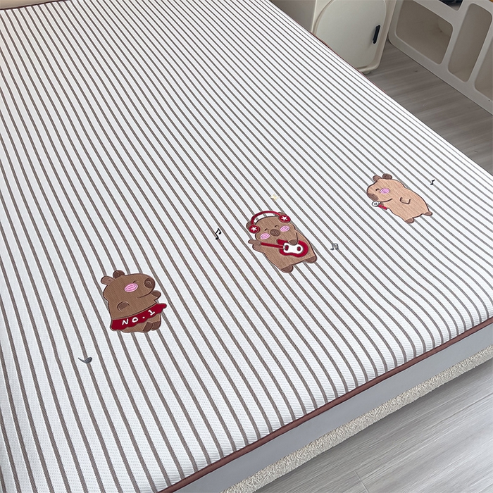 91家纺网 家纺一手货源 找家纺 炫拼家纺 2026新款A类凉豆豆提花条纹卡通刺绣床笠席 条纹-元气卡皮