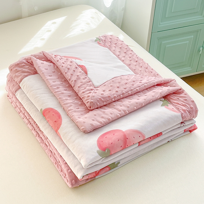 91家纺网 家纺一手货源 找家纺 花满路 2026新款氨凉感丝夏被 草莓多多