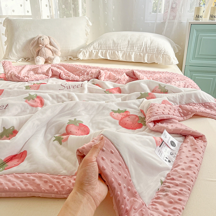 91家纺网 家纺一手货源 找家纺 花满路 2026新款氨凉感丝夏被 草莓多多