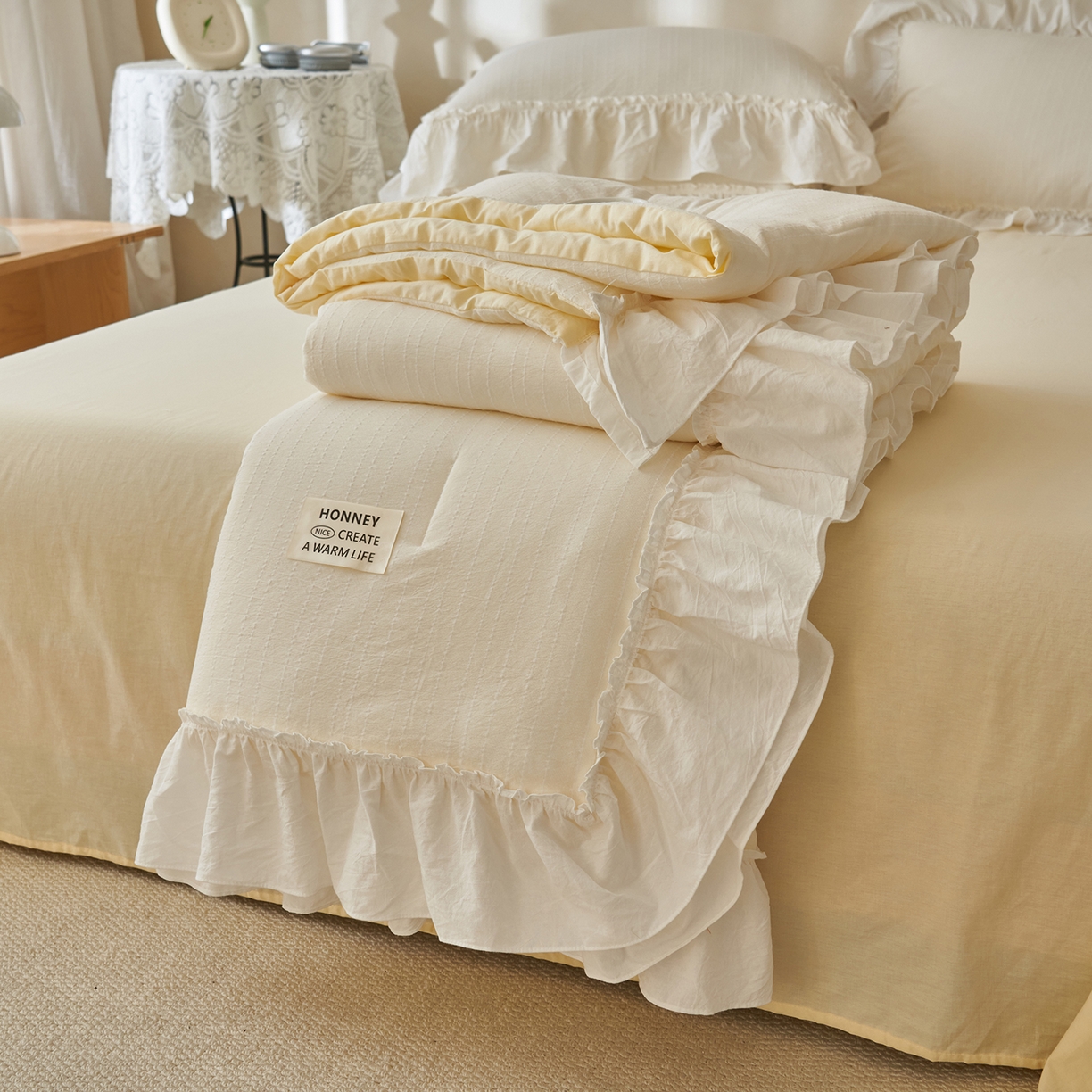 91家纺网 家纺一手货源 找家纺 晨曦家纺 2026新款荷叶花边泡芙纱提花夏凉被四件套可水洗棉夏被四件套少女风 黄油奶芙