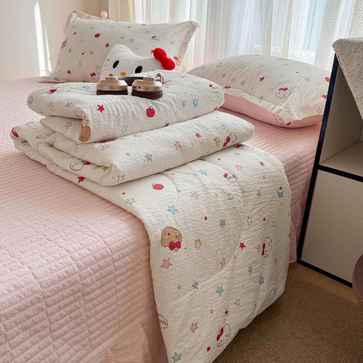 91家纺网 家纺一手货源 找家纺 梵希雅 2026新款云感泡芙棉泡芙纱床盖夏被四件套 星芒凯蒂