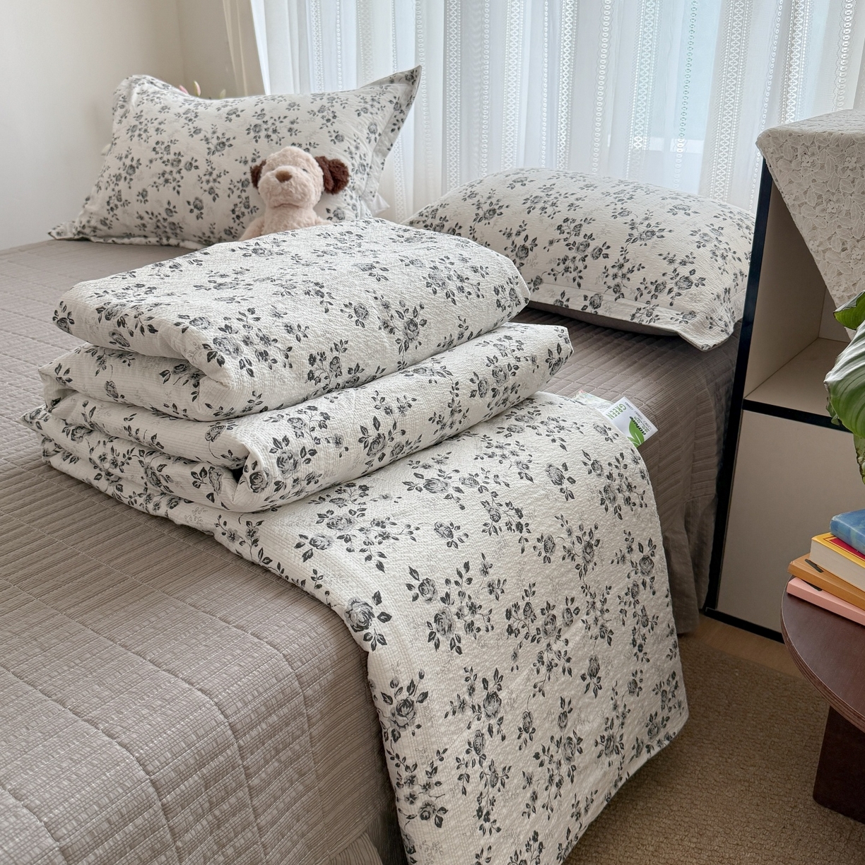 91家纺网 家纺一手货源 找家纺 梵希雅 2026新款云感泡芙棉泡芙纱床盖夏被四件套 只闻花香