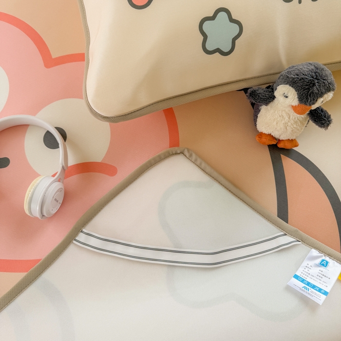 91家纺网 家纺一手货源 找家纺 潮邦创意家居 2026新款A类小冰皮软席油光冰丝席-巴波布布系列【含A类检测报告】 布布果果