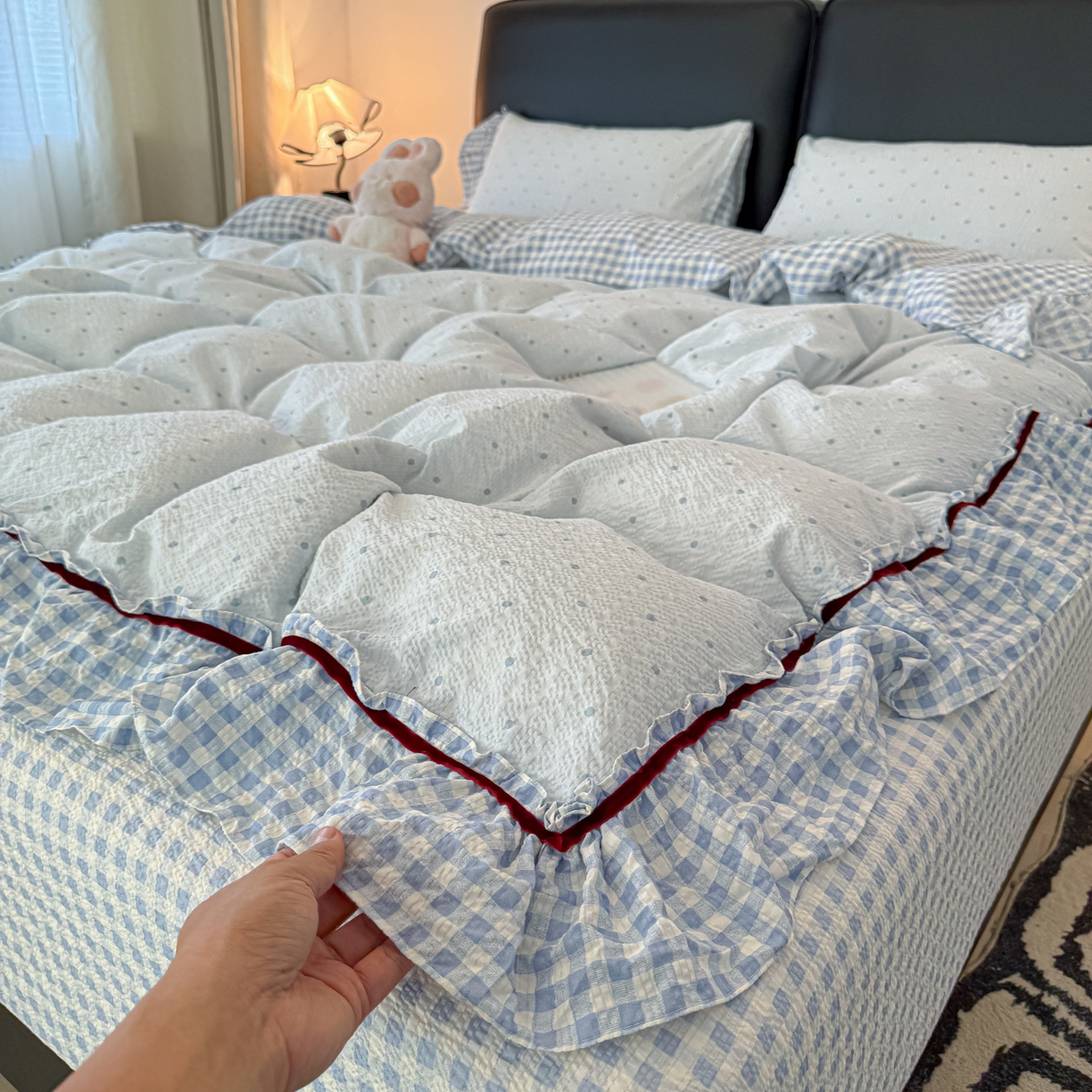 91家纺网 家纺一手货源 找家纺 子钦家纺 2026春夏新款提花泡芙棉立体双层花边简约韩系风床单床笠四件套-安妮 安妮-蓝小格