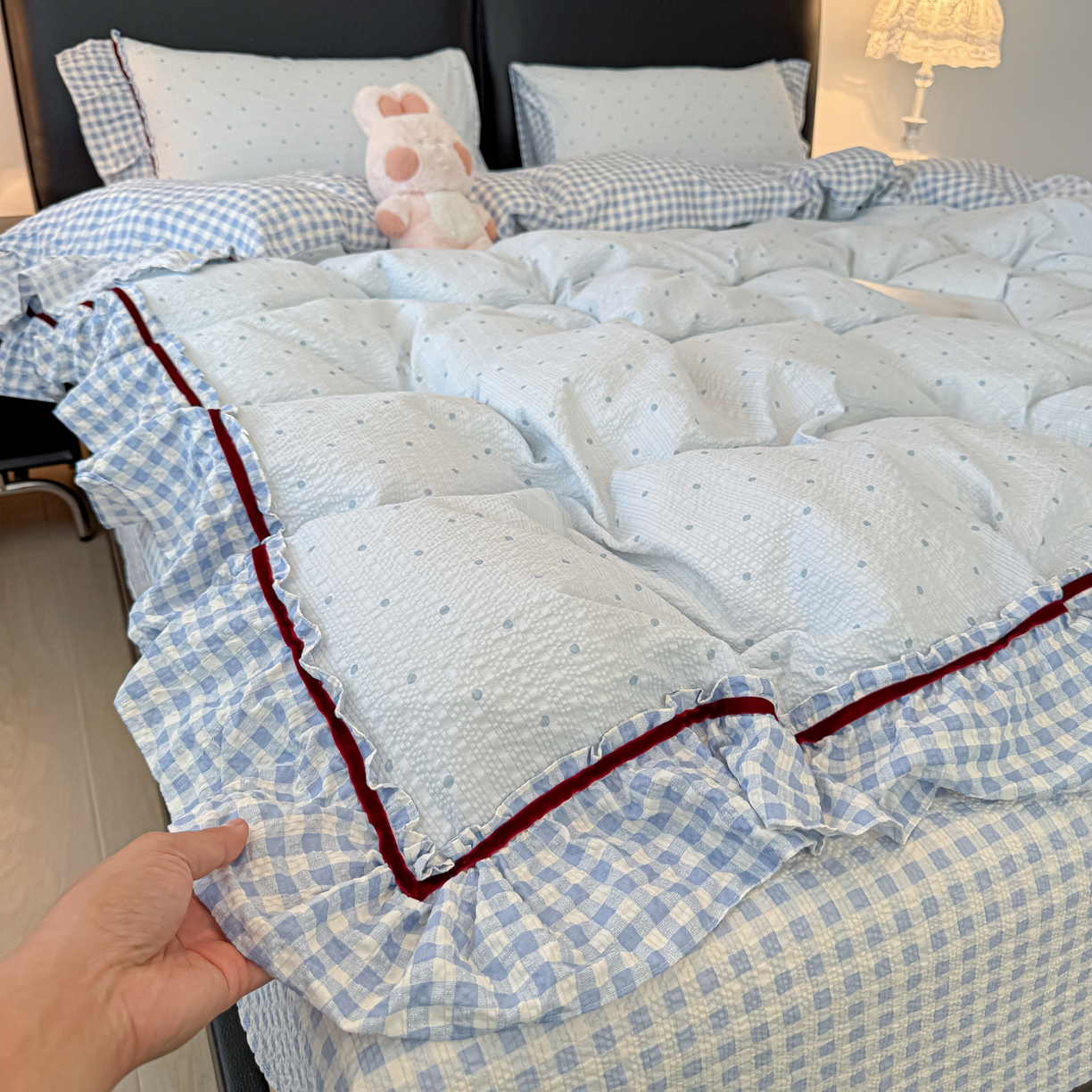 91家纺网 家纺一手货源 找家纺 子钦家纺 2026春夏新款提花泡芙棉立体双层花边简约韩系风床单床笠四件套-安妮 安妮-蓝小格