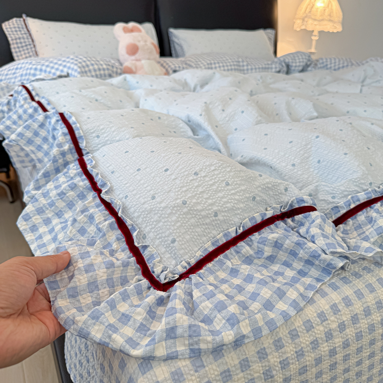 91家纺网 家纺一手货源 找家纺 子钦家纺 2026春夏新款提花泡芙棉立体双层花边简约韩系风床单床笠四件套-安妮 安妮-蓝小格