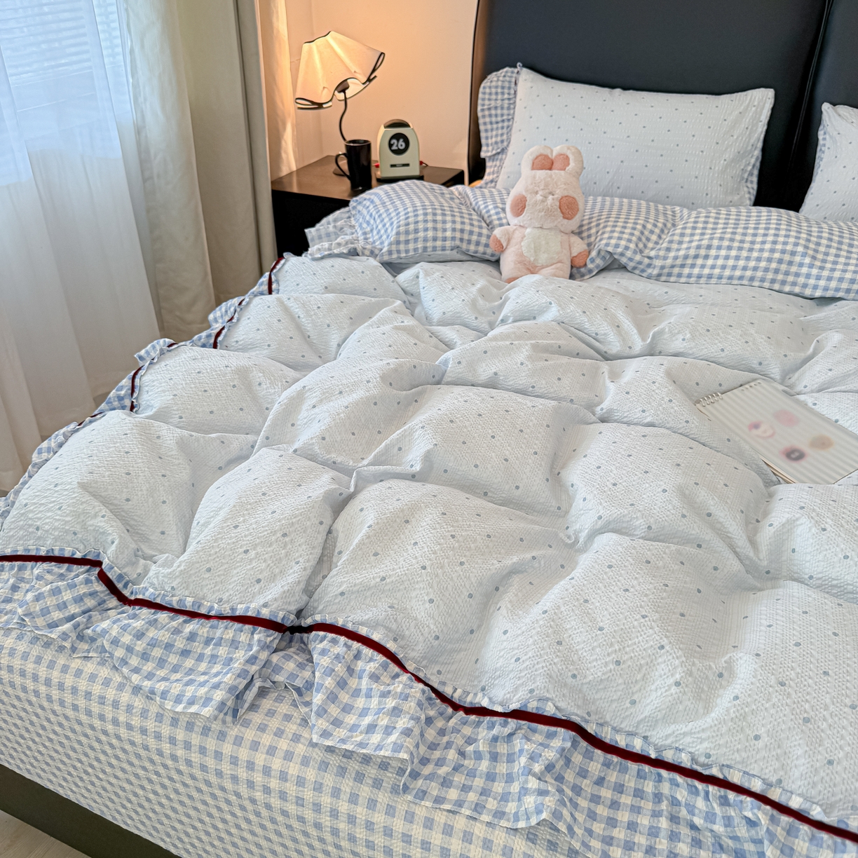 91家纺网 家纺一手货源 找家纺 子钦家纺 2026春夏新款提花泡芙棉立体双层花边简约韩系风床单床笠四件套-安妮 安妮-蓝小格