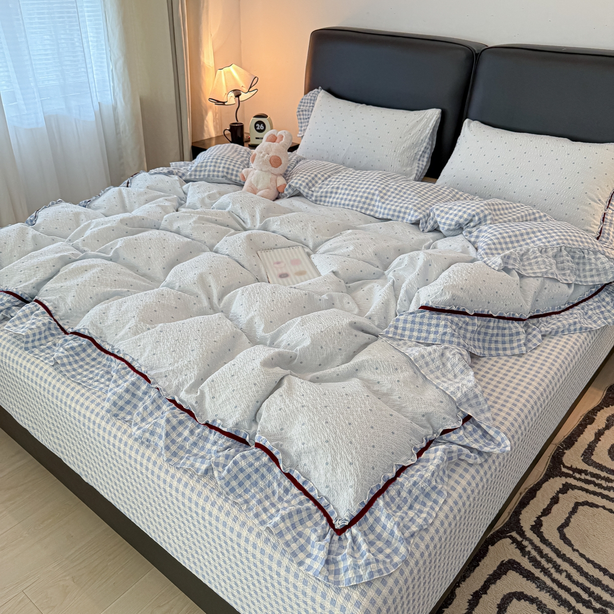 91家纺网 家纺一手货源 找家纺 子钦家纺 2026春夏新款提花泡芙棉立体双层花边简约韩系风床单床笠四件套-安妮 安妮-蓝小格