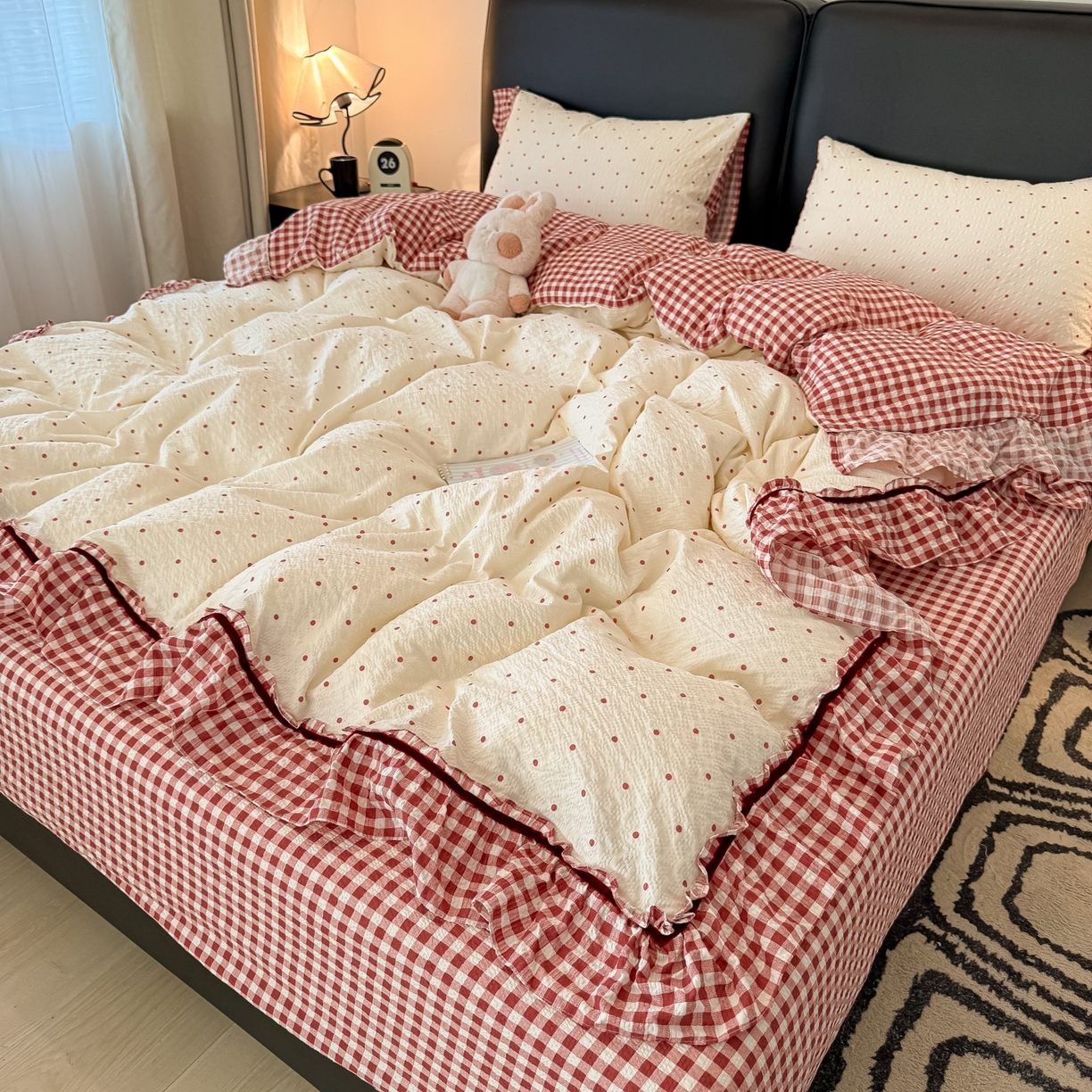 91家纺网 家纺一手货源 找家纺 子钦家纺 2026春夏新款提花泡芙棉立体双层花边简约韩系风床单床笠四件套-安妮 安娜-红小格