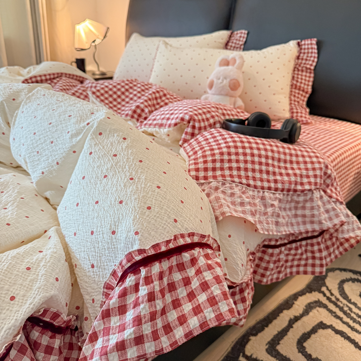 91家纺网 家纺一手货源 找家纺 子钦家纺 2026春夏新款提花泡芙棉立体双层花边简约韩系风床单床笠四件套-安妮 安娜-红小格