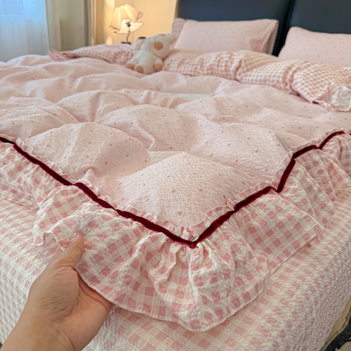 91家纺网 家纺一手货源 找家纺 子钦家纺 2026春夏新款提花泡芙棉立体双层花边简约韩系风床单床笠四件套-安妮 安妮-粉小格