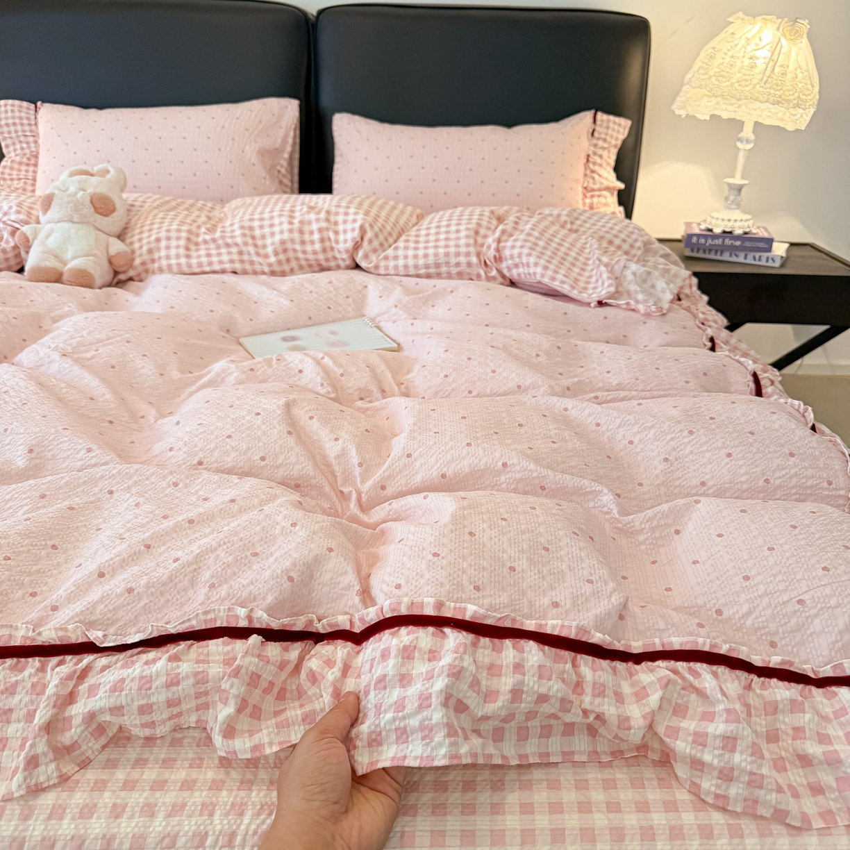 91家纺网 家纺一手货源 找家纺 子钦家纺 2026春夏新款提花泡芙棉立体双层花边简约韩系风床单床笠四件套-安妮 安妮-粉小格