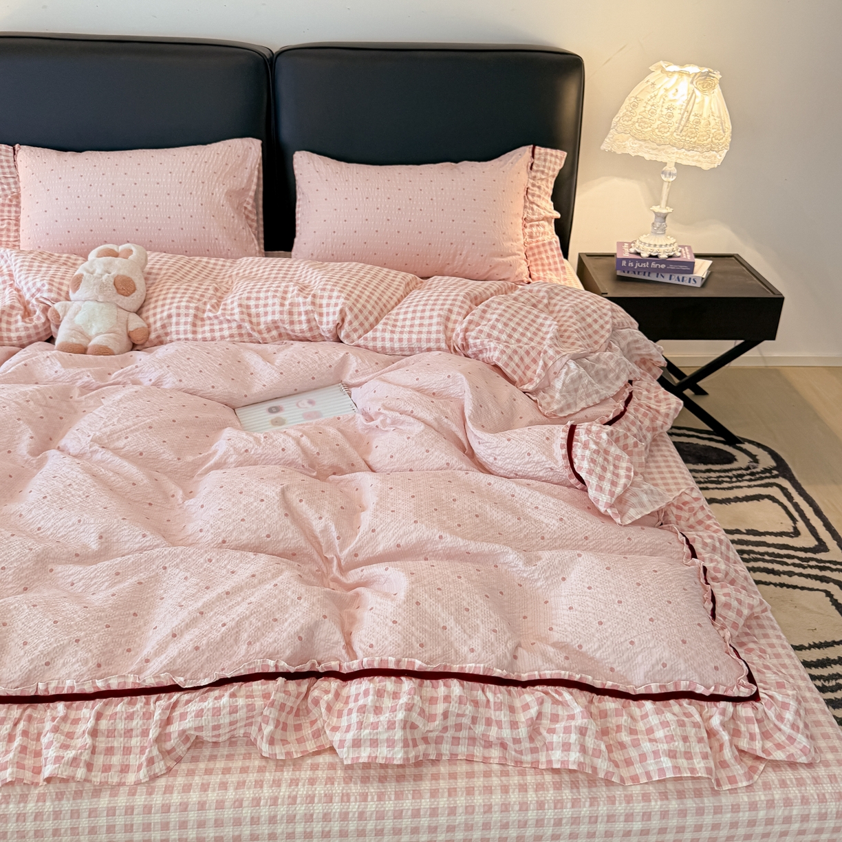 91家纺网 家纺一手货源 找家纺 子钦家纺 2026春夏新款提花泡芙棉立体双层花边简约韩系风床单床笠四件套-安妮 安妮-粉小格