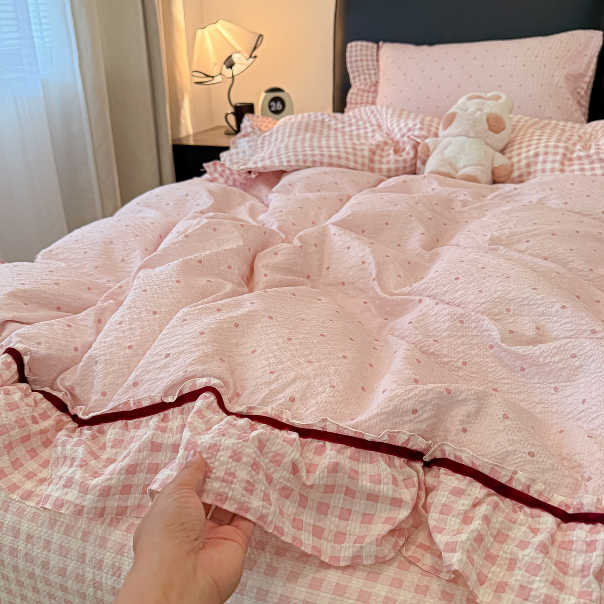 91家纺网 家纺一手货源 找家纺 子钦家纺 2026春夏新款提花泡芙棉立体双层花边简约韩系风床单床笠四件套-安妮 安妮-粉小格