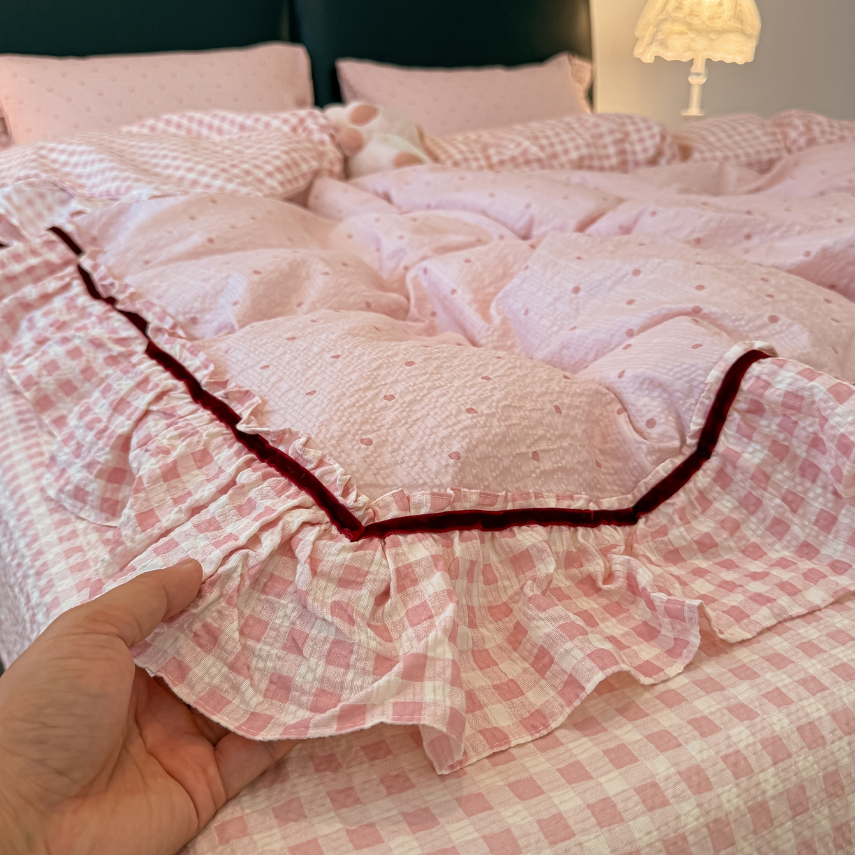 91家纺网 家纺一手货源 找家纺 子钦家纺 2026春夏新款提花泡芙棉立体双层花边简约韩系风床单床笠四件套-安妮 安妮-粉小格