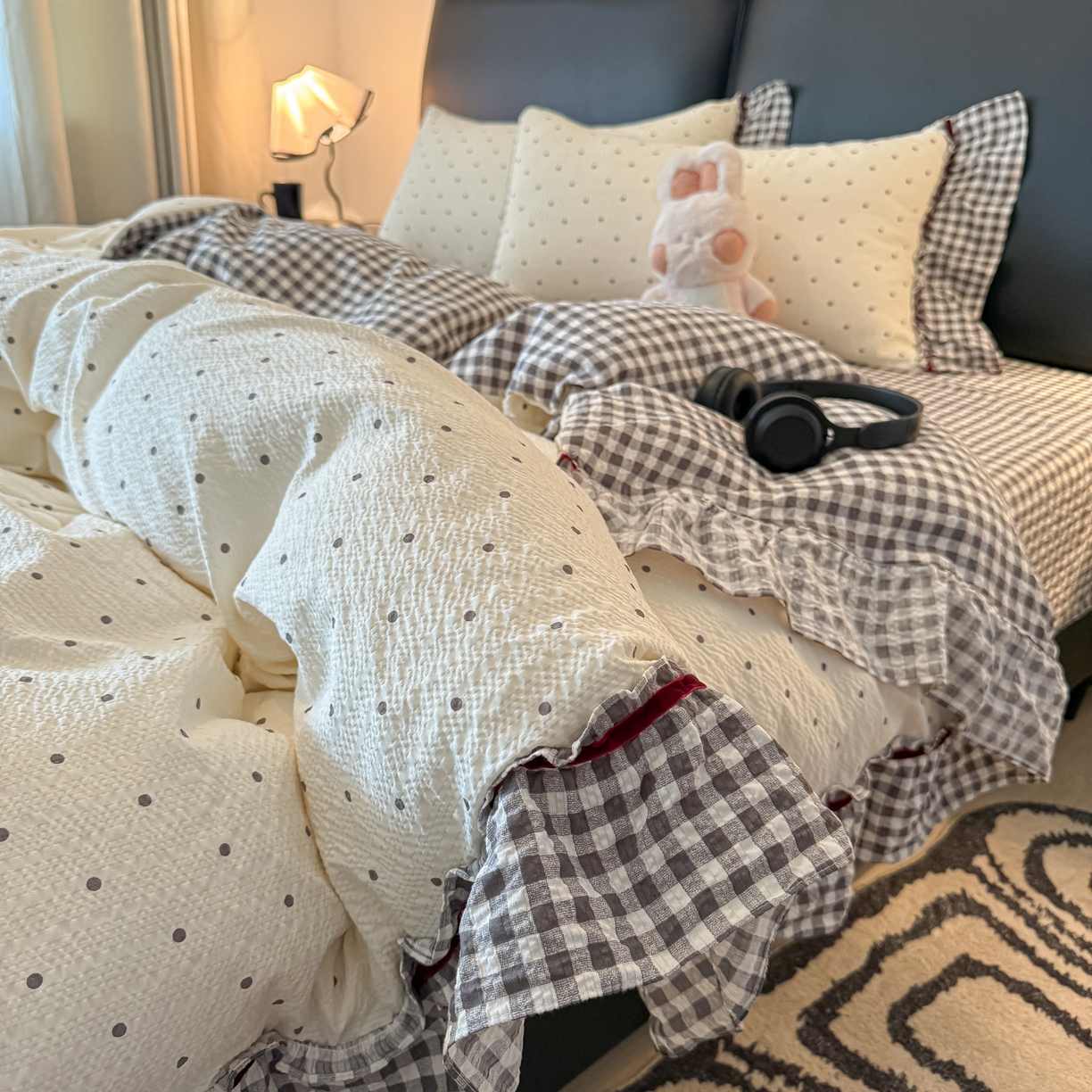 91家纺网 家纺一手货源 找家纺 子钦家纺 2026春夏新款提花泡芙棉立体双层花边简约韩系风床单床笠四件套-安妮 安妮-黑小格