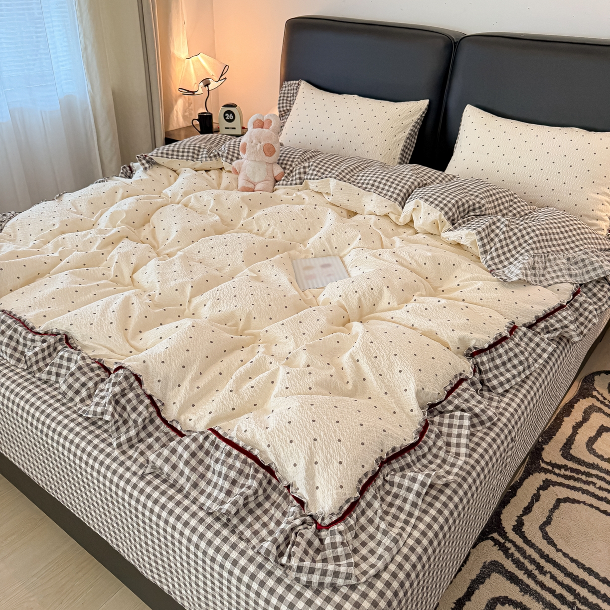 91家纺网 家纺一手货源 找家纺 子钦家纺 2026春夏新款提花泡芙棉立体双层花边简约韩系风床单床笠四件套-安妮 安妮-黑小格