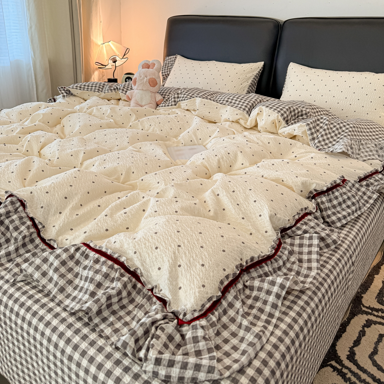 91家纺网 家纺一手货源 找家纺 子钦家纺 2026春夏新款提花泡芙棉立体双层花边简约韩系风床单床笠四件套-安妮 安妮-黑小格