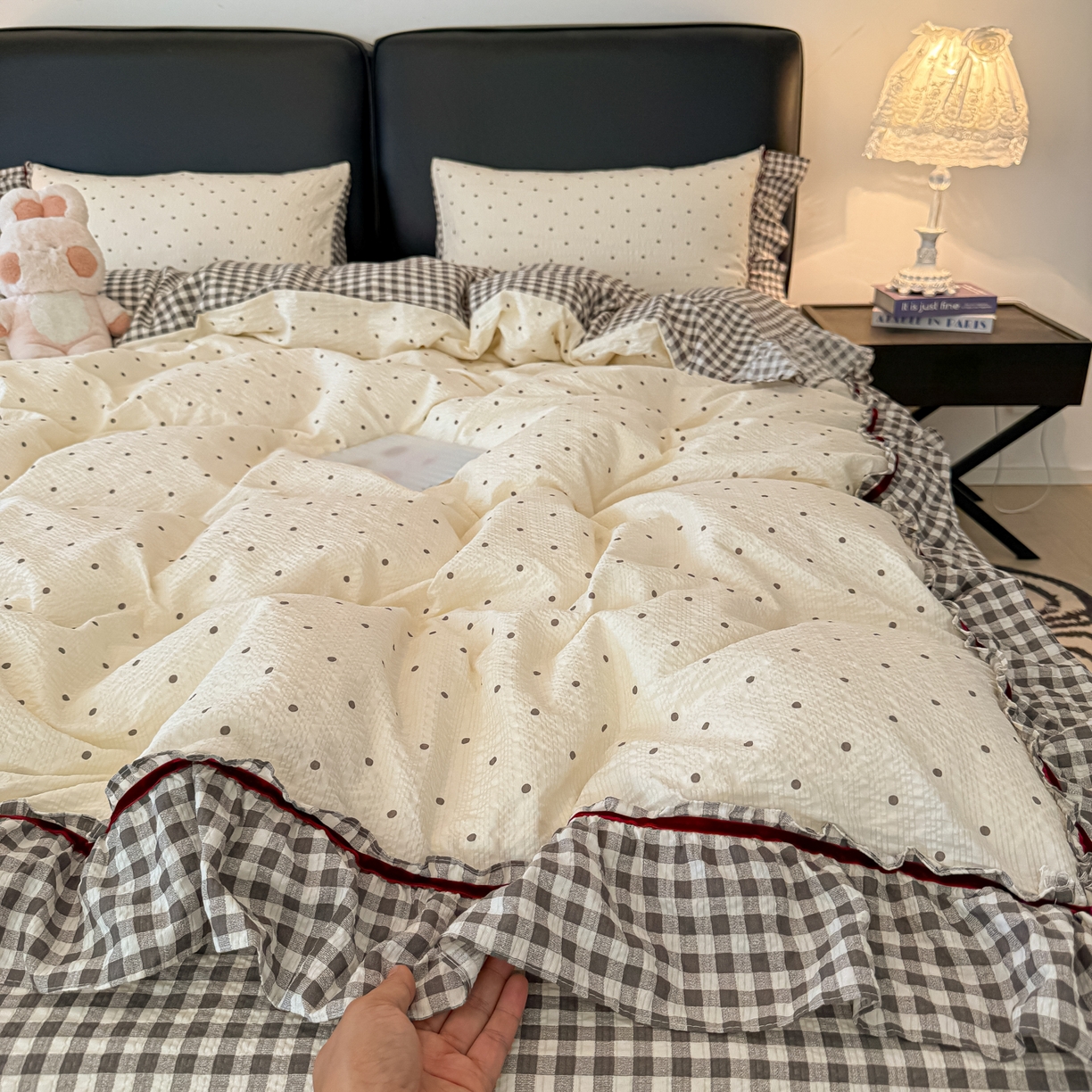 91家纺网 家纺一手货源 找家纺 子钦家纺 2026春夏新款提花泡芙棉立体双层花边简约韩系风床单床笠四件套-安妮 安妮-黑小格