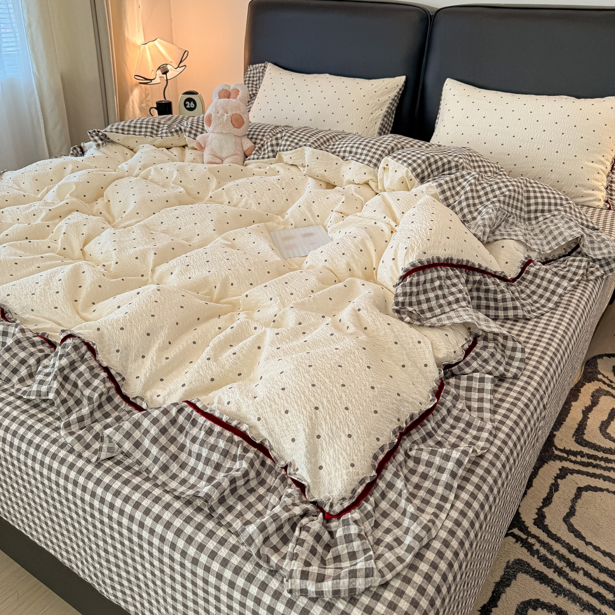 91家纺网 家纺一手货源 找家纺 子钦家纺 2026春夏新款提花泡芙棉立体双层花边简约韩系风床单床笠四件套-安妮 安妮-黑小格