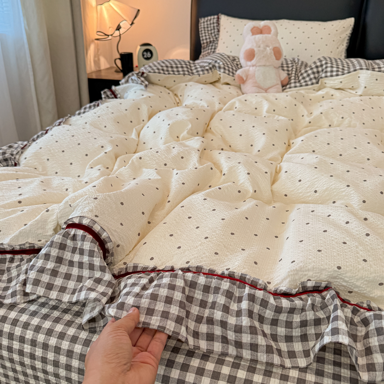 91家纺网 家纺一手货源 找家纺 子钦家纺 2026春夏新款提花泡芙棉立体双层花边简约韩系风床单床笠四件套-安妮 安妮-黑小格