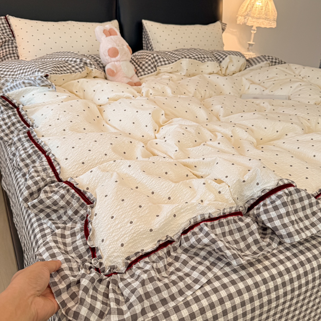 91家纺网 家纺一手货源 找家纺 子钦家纺 2026春夏新款提花泡芙棉立体双层花边简约韩系风床单床笠四件套-安妮 安妮-黑小格