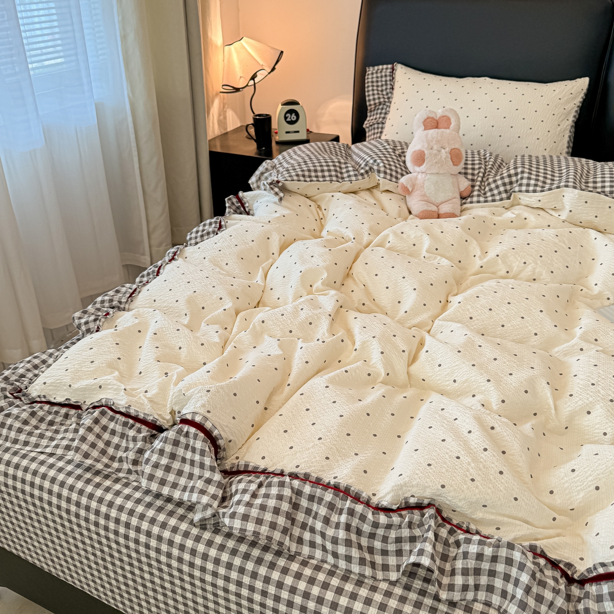 91家纺网 家纺一手货源 找家纺 子钦家纺 2026春夏新款提花泡芙棉立体双层花边简约韩系风床单床笠四件套-安妮 安妮-黑小格