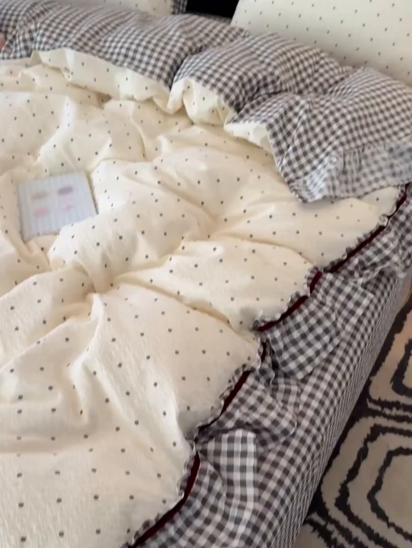 91家纺网 家纺一手货源 找家纺 子钦家纺 2026春夏新款提花泡芙棉立体双层花边简约韩系风床单床笠四件套-安妮 安妮-黑小格