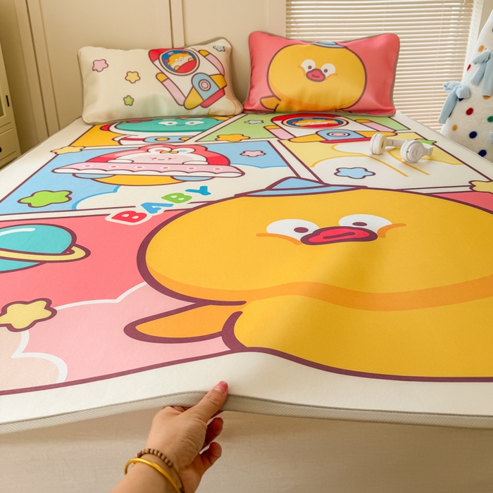 91家纺网 家纺一手货源 找家纺 潮邦创意家居 2026新款A类小冰皮软席油光冰丝席-巴波布布系列【含A类检测报告】 茨茨星球