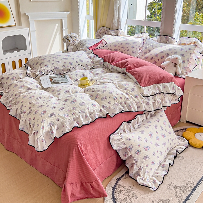 91家纺网 家纺一手货源 找家纺 找底底家纺 2026新款A类泡泡棉双层纱四件套花边夏被四件套 红豆蔻