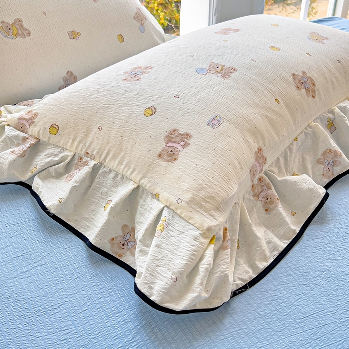 91家纺网 家纺一手货源 找家纺 找底底家纺 2026新款A类泡泡棉双层纱四件套花边夏被四件套 熊仔