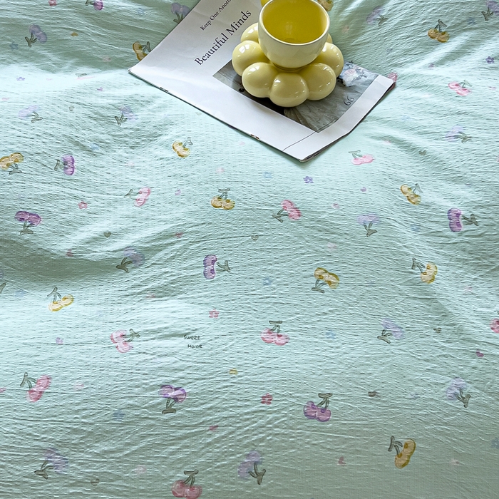 91家纺网 家纺一手货源 找家纺 找底底家纺 2026新款A类泡泡棉双层纱四件套花边夏被四件套 小樱桃