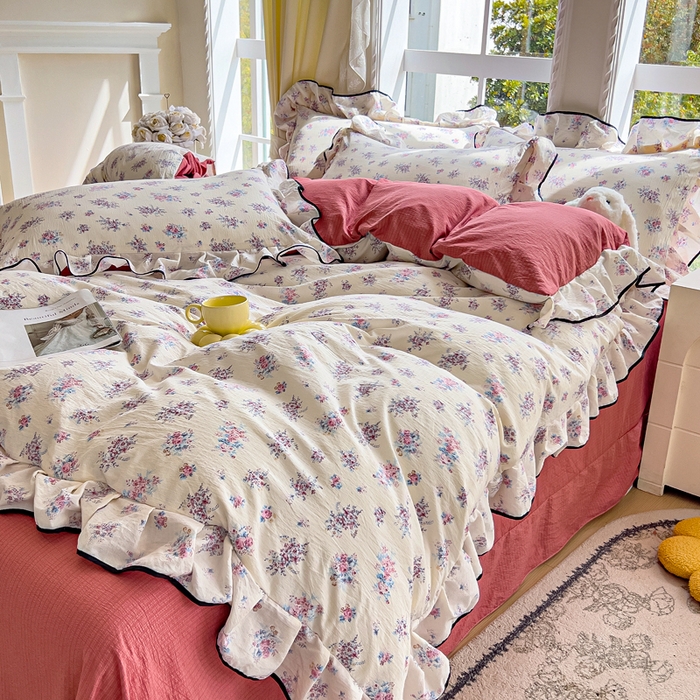 91家纺网 家纺一手货源 找家纺 找底底家纺 2026新款A类泡泡棉双层纱四件套花边夏被四件套 红豆蔻