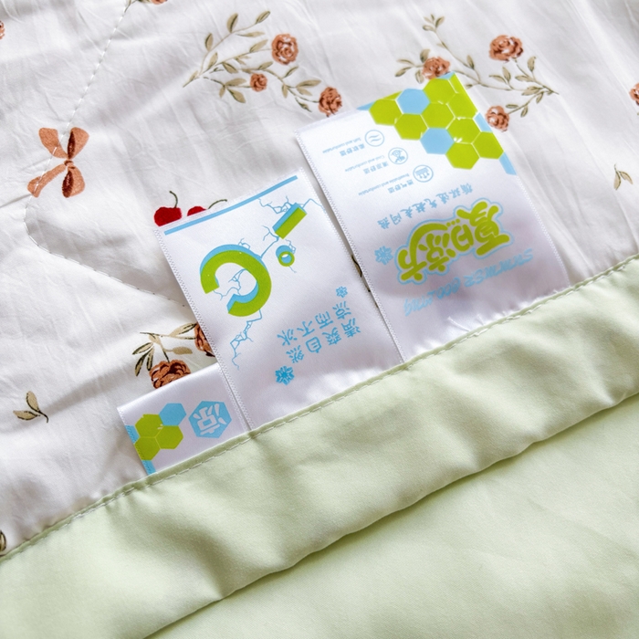 91家纺网 家纺一手货源 找家纺 欧雅搁家纺 2026新款凉感丝滑小冰被夏被夏凉被空调被 甜莓倚香