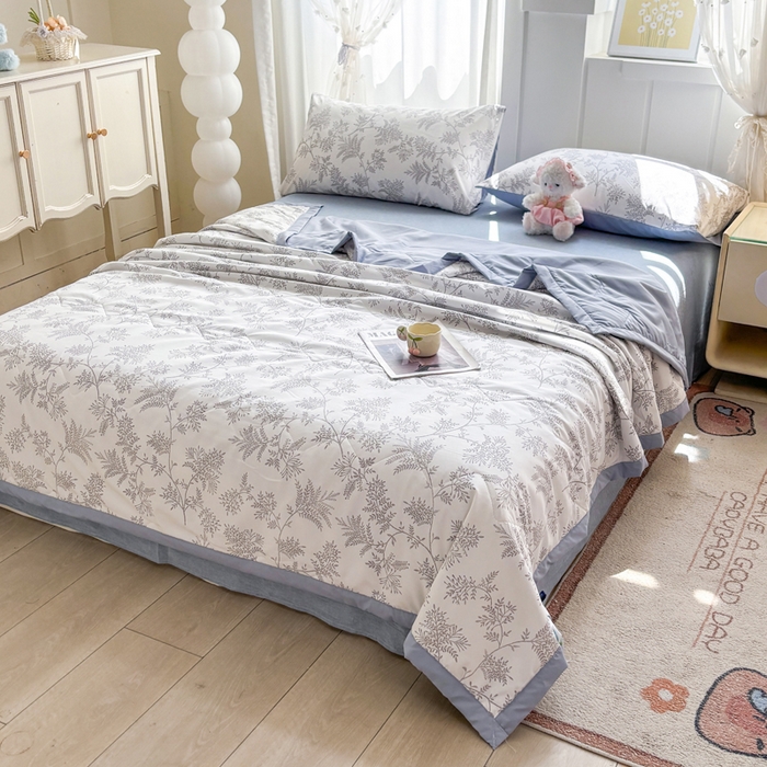 91家纺网 家纺一手货源 找家纺 欧雅搁家纺 2026新款凉感丝滑小冰被夏被夏凉被空调被 雪松之境