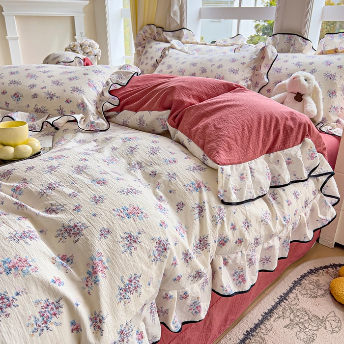 91家纺网 家纺一手货源 找家纺 找底底家纺 2026新款A类泡泡棉双层纱四件套花边夏被四件套 红豆蔻