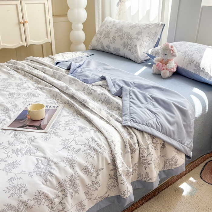 91家纺网 家纺一手货源 找家纺 欧雅搁家纺 2026新款凉感丝滑小冰被夏被夏凉被空调被 雪松之境