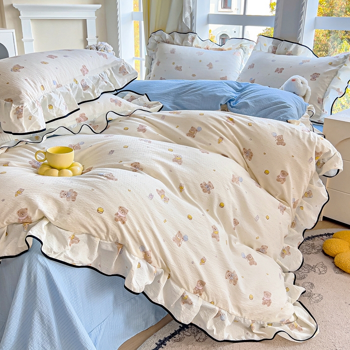 91家纺网 家纺一手货源 找家纺 找底底家纺 2026新款A类泡泡棉双层纱四件套花边夏被四件套 熊仔