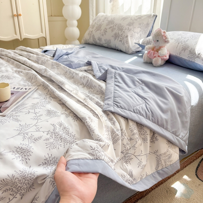 91家纺网 家纺一手货源 找家纺 欧雅搁家纺 2026新款凉感丝滑小冰被夏被夏凉被空调被 雪松之境