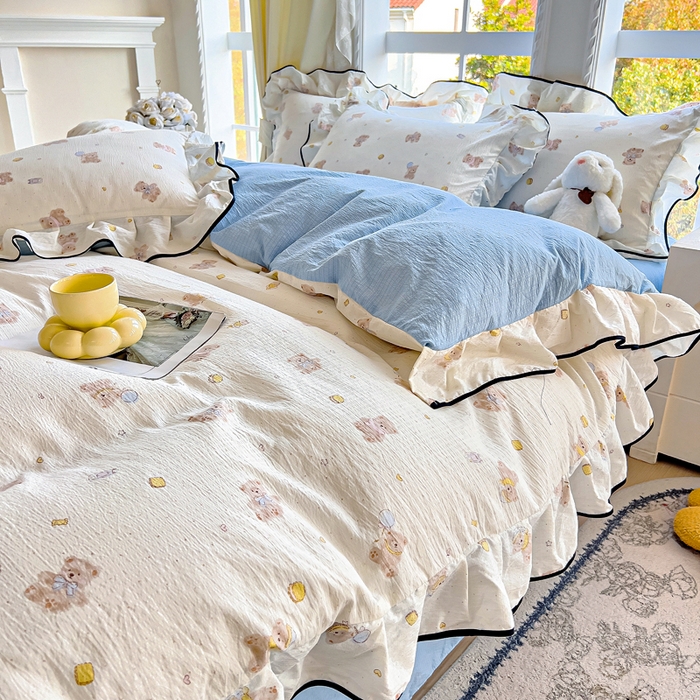 91家纺网 家纺一手货源 找家纺 找底底家纺 2026新款A类泡泡棉双层纱四件套花边夏被四件套 熊仔