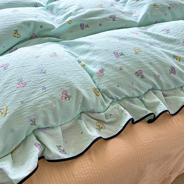 91家纺网 家纺一手货源 找家纺 找底底家纺 2026新款A类泡泡棉双层纱四件套花边夏被四件套 小樱桃