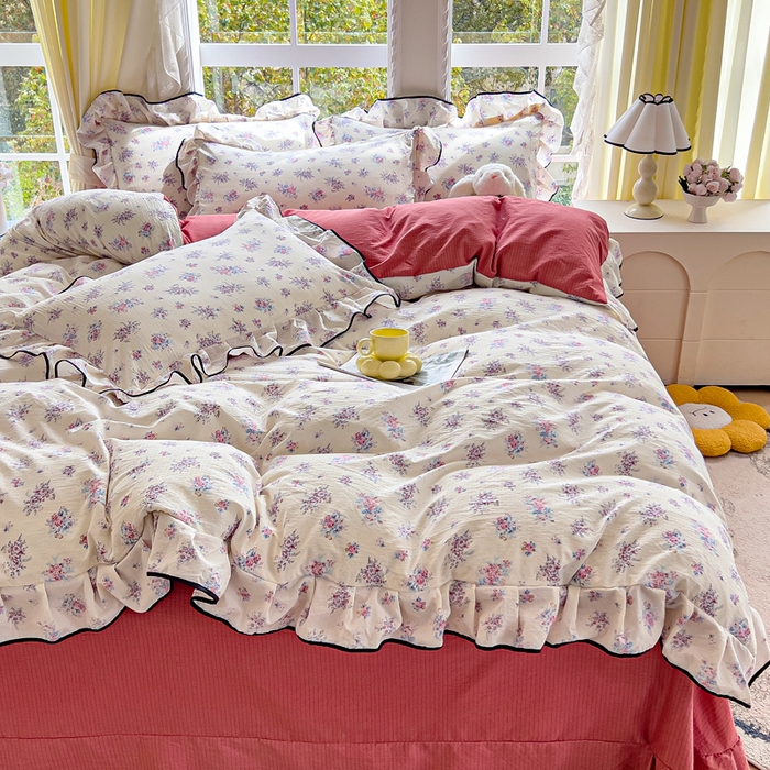 91家纺网 家纺一手货源 找家纺 找底底家纺 2026新款A类泡泡棉双层纱四件套花边夏被四件套 红豆蔻