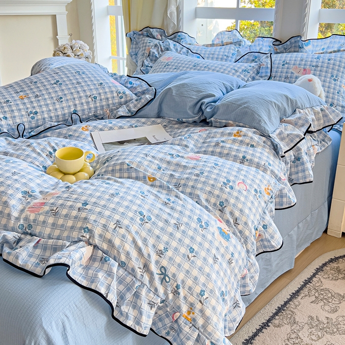 91家纺网 家纺一手货源 找家纺 找底底家纺 2026新款A类泡泡棉双层纱四件套花边夏被四件套 雾兰格兔